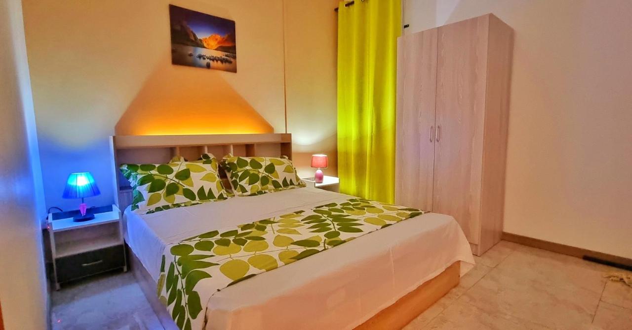 West Beach Apartment Flic en Flac Екстер'єр фото